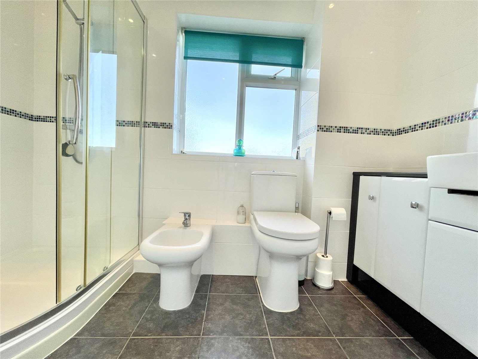 Glengarry Way, Friars Cliff, Christchurch, Dorset, BH23 4EH Mitchells