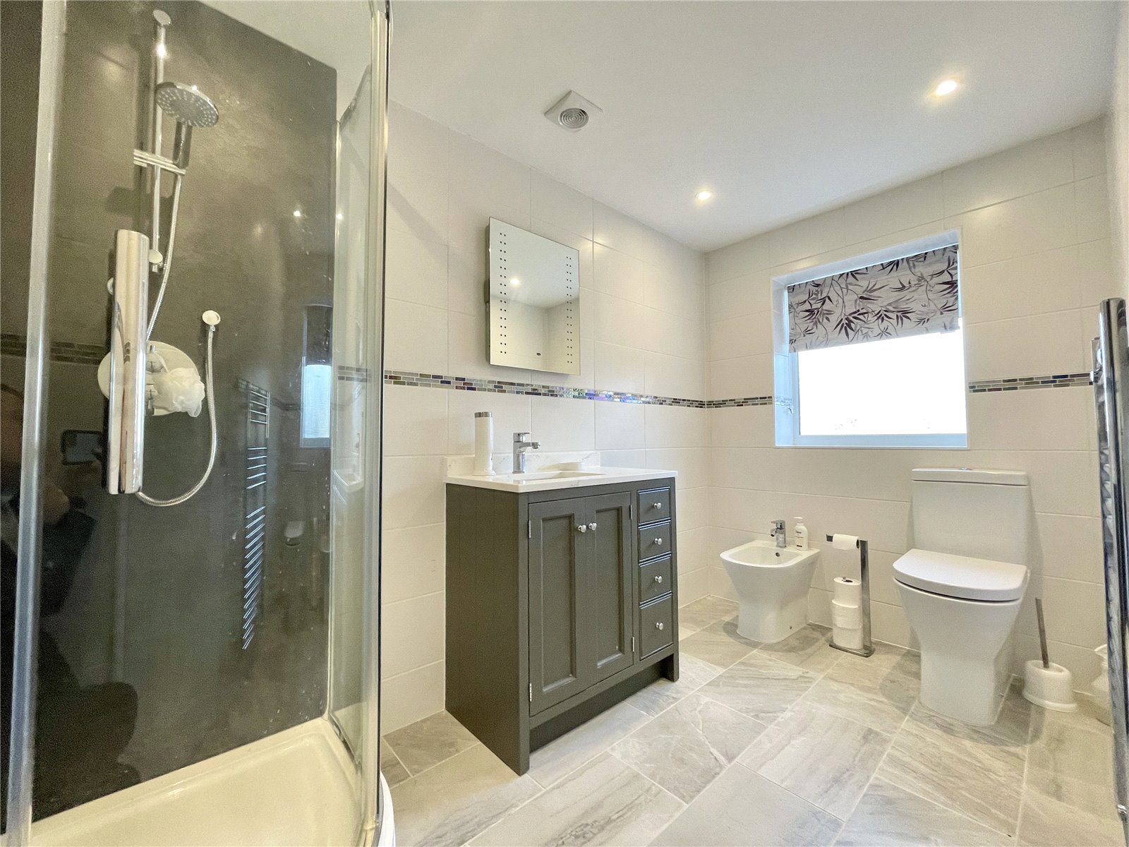 Glengarry Way, Friars Cliff, Christchurch, Dorset, BH23 4EH Mitchells