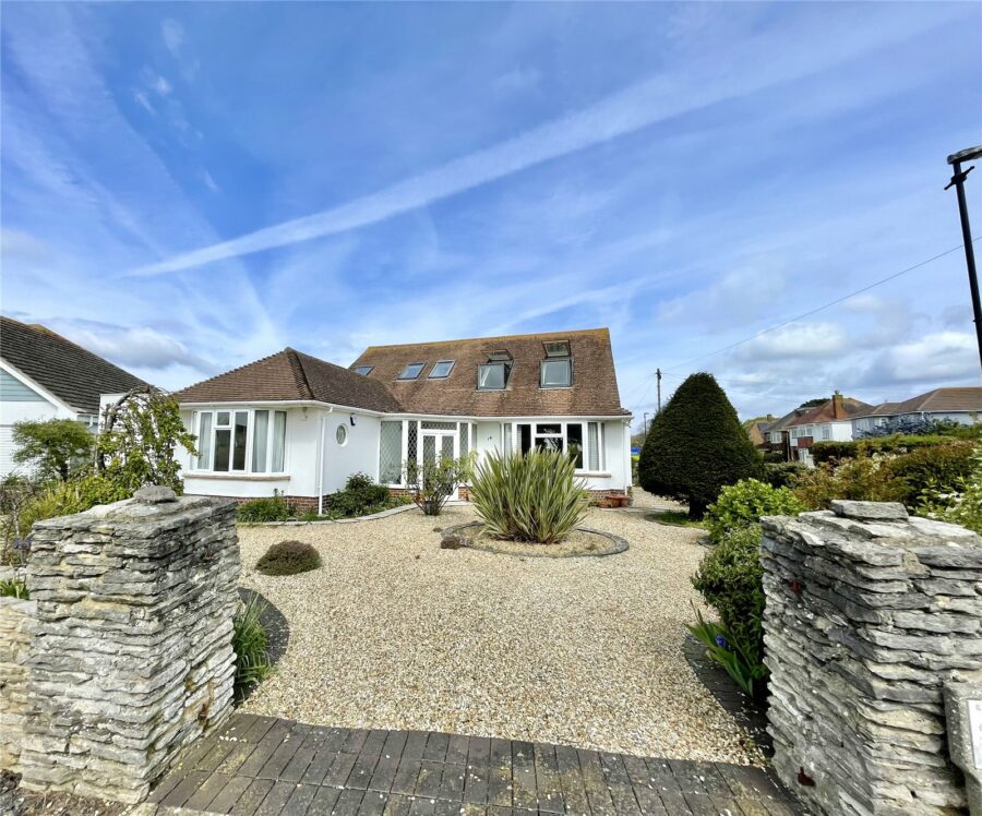 Avon Run Road, Friars Cliff, Christchurch, Dorset, BH23 4DU