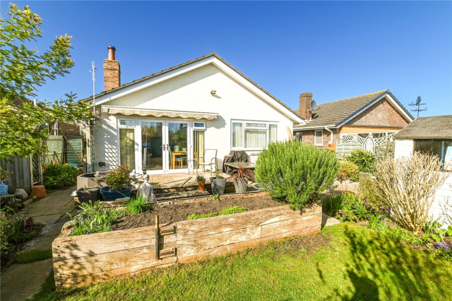 Chiltern Drive, Barton on Sea, New Milton, Hampshire, BH25 7LD
