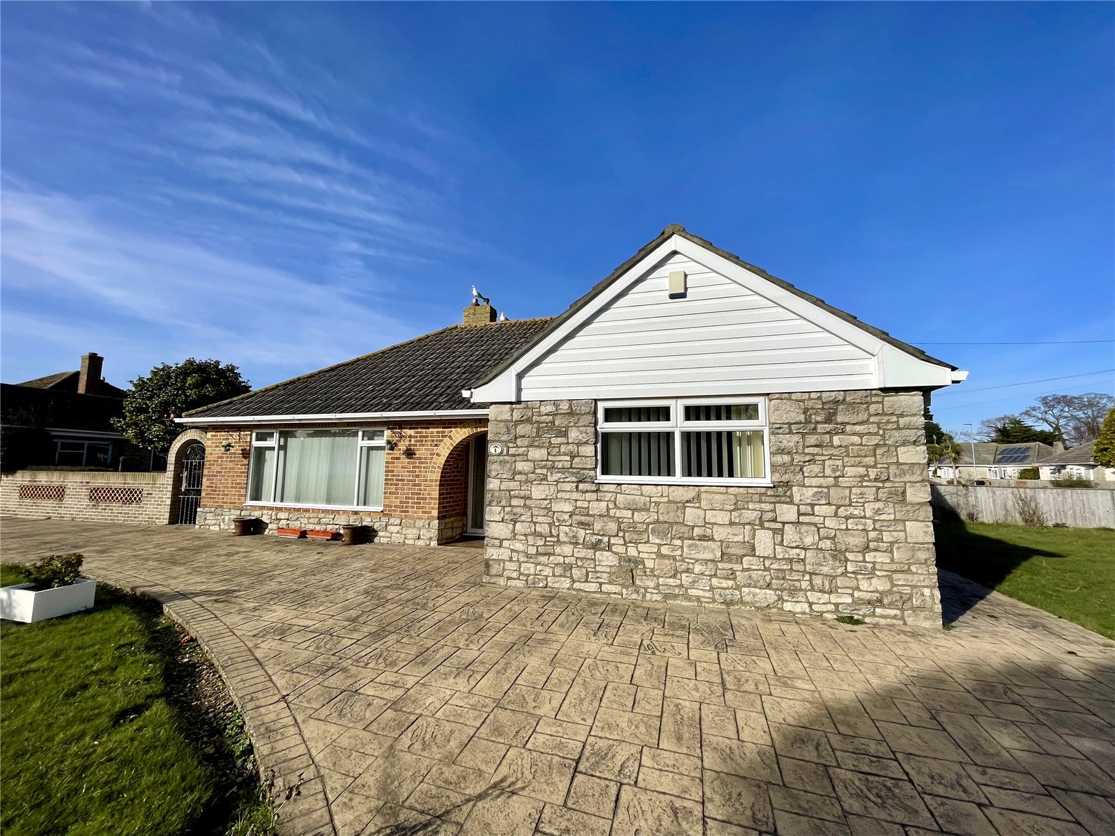 Woodfield Gardens, Highcliffe On Sea, Christchurch, Dorset, BH23 4QA Mitchells Estate Agents