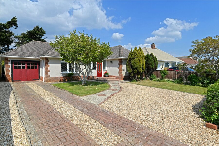 Solent Drive, Barton on Sea, New Milton, Hampshire, BH25 7AW