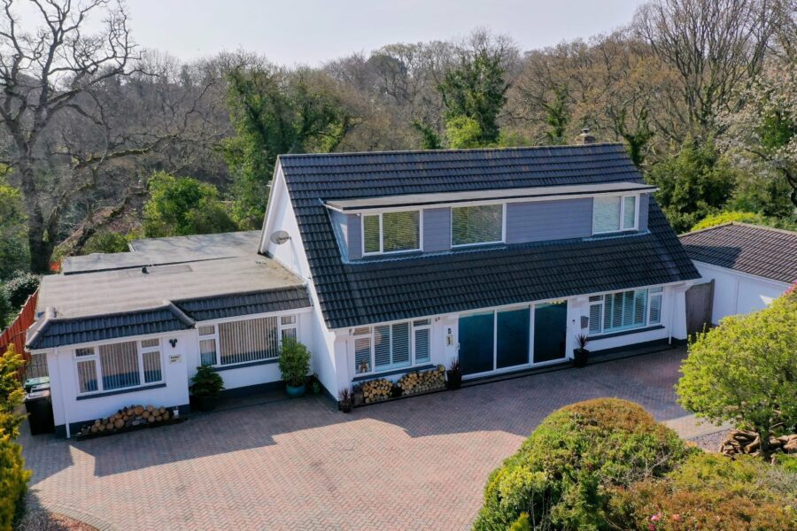 Abingdon Drive, Highcliffe On Sea, Christchurc, Dorset, BH23 5JY