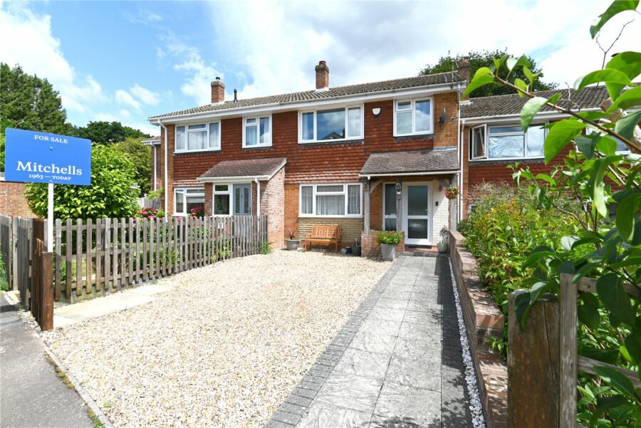 Highfield Gardens, Sway, Lymington, Hampshire, SO41 6BY