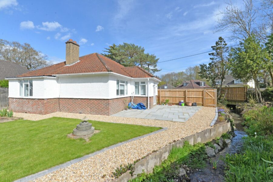 Manor Road, New Milton, Hampshire, BH25 5EL