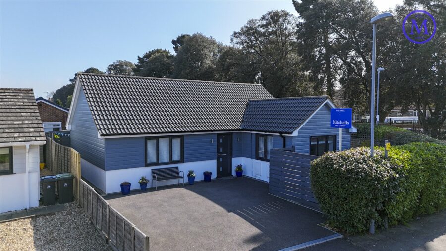 Woodfield Gardens, Highcliffe on Sea, Christchurch, Dorset, BH23 4QA