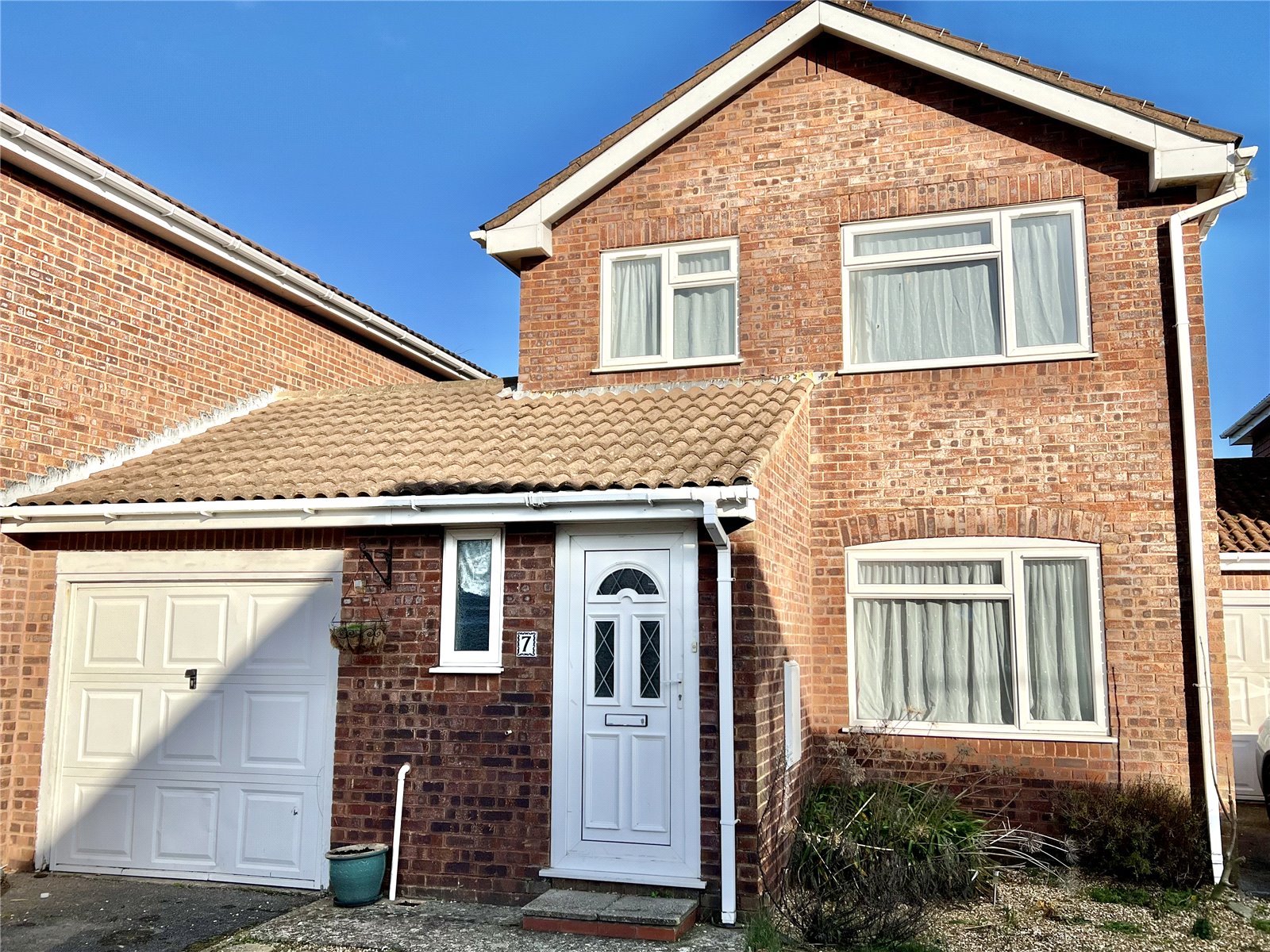 Viscount Drive, Mudeford, Christchurch, Dorset, BH23 4JN Mitchells