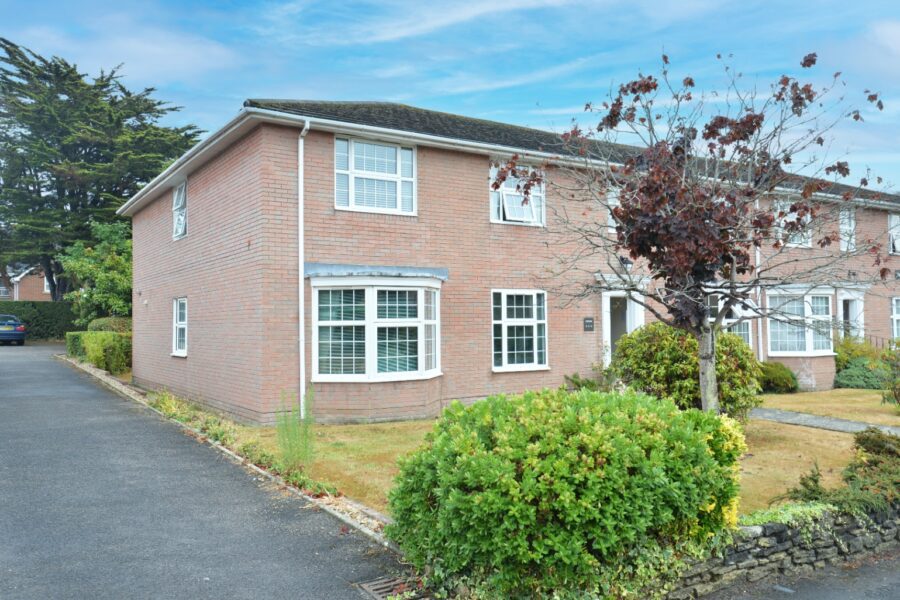 Trevone, Herbert Road, New Milton, Hampshire, BH25 6BX