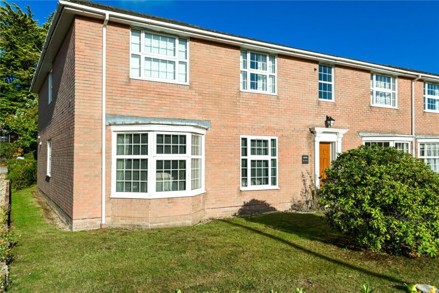 Trevone, Herbert Road, New Milton, Hampshire, BH25 6BX