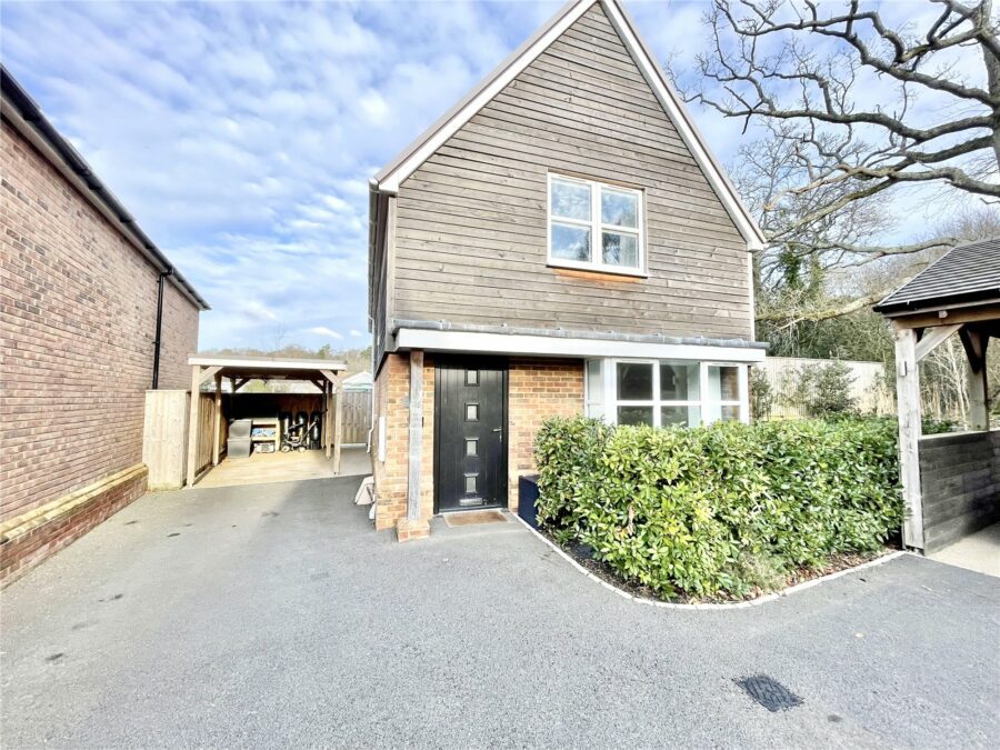 Sika Rise, Bransgore, Christchurch, Hampshire, BH23 8FA