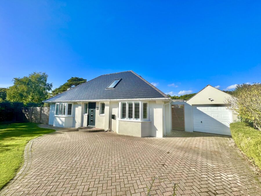 East Cliff Way, Friars Cliff, Christchurch, Dorset, BH23 4EY