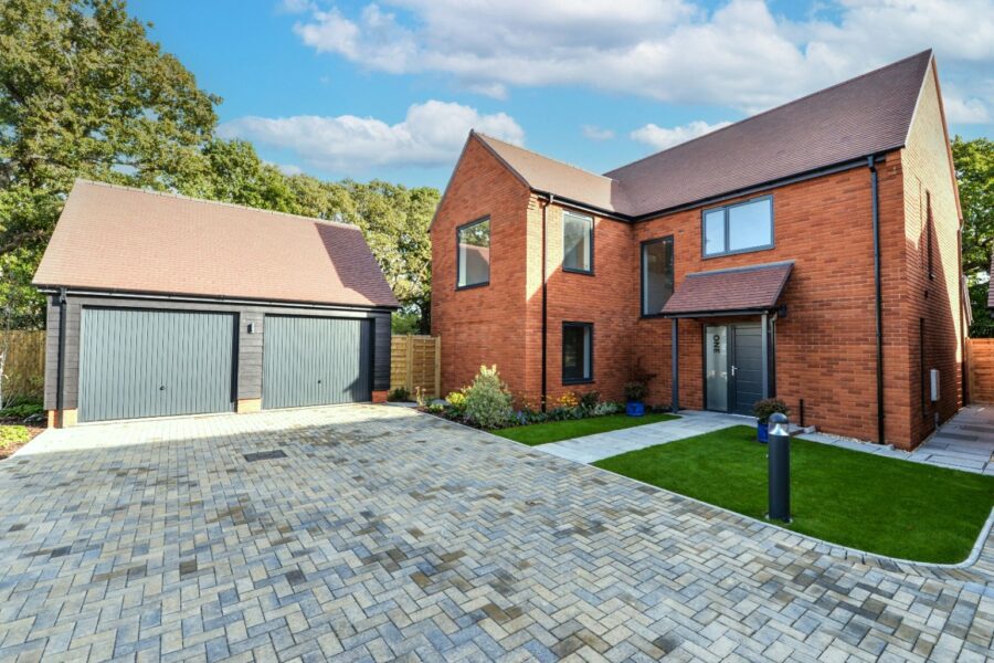 Woodhouse Gardens, New Milton, Hampshire, BH25 6FJ