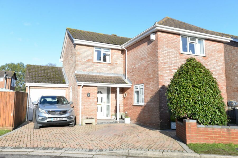 Ferndale Road, New Milton, Hampshire, BH25 5EY