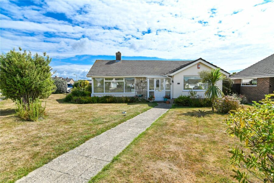 Three Acre Drive, Barton on Sea, New Milton, Hampshire, BH25 7LQ