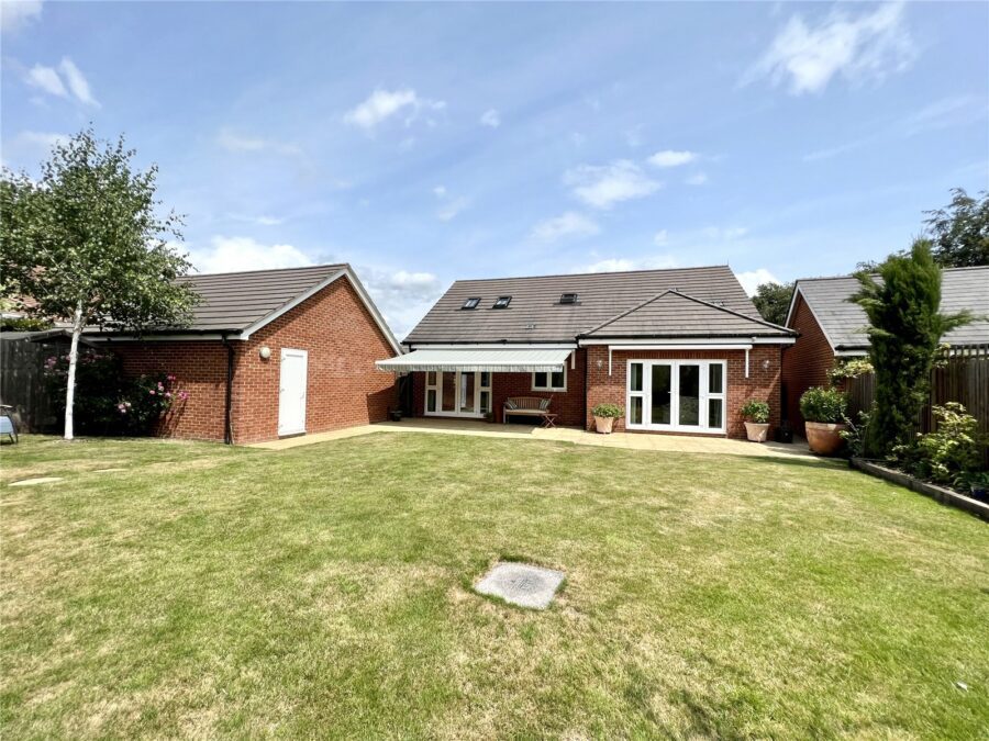 Arnwood Drive, Bransgore, Christchurch, Dorset, BH23 8FH