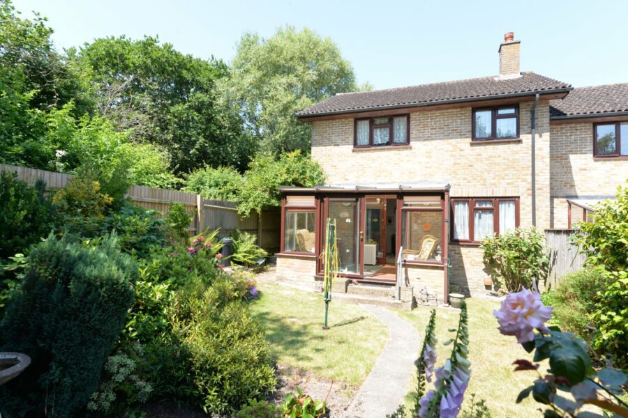 Glengarry, New Milton, Hampshire, BH25 6UA