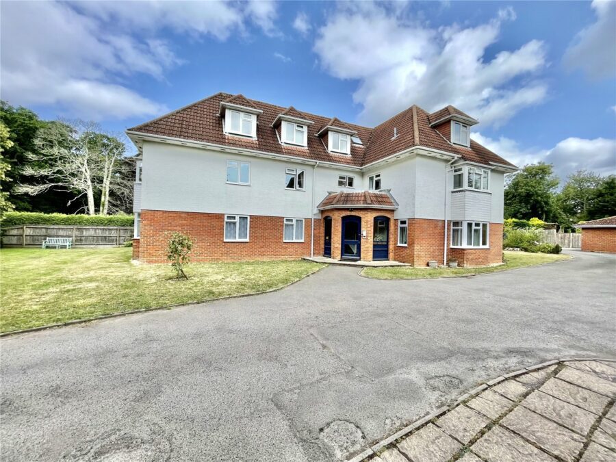 Seaview Road, Highcliffe On Sea, Christchurch, Dorset, BH23 5QJ