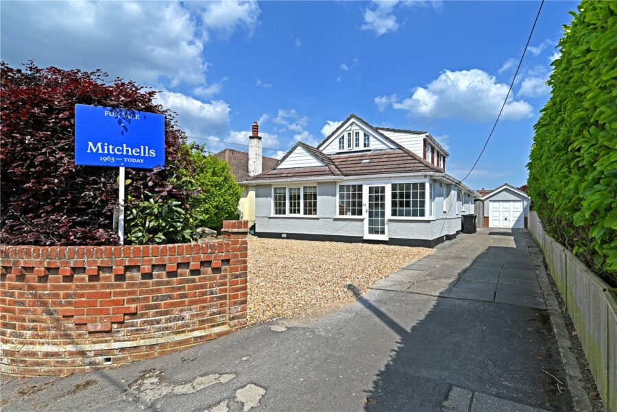 Barton Lane, Barton on Sea, New Milton, Hampshire, BH25 7PN
