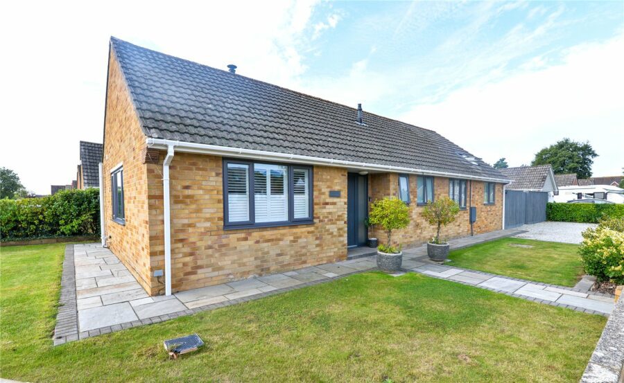 Glen Close, Barton on Sea, New Milton, Hampshire, BH25 7QD