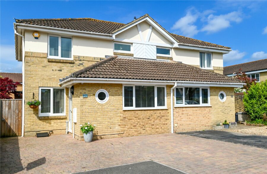 Hart Close, New Milton, Hampshire, BH25 5GL