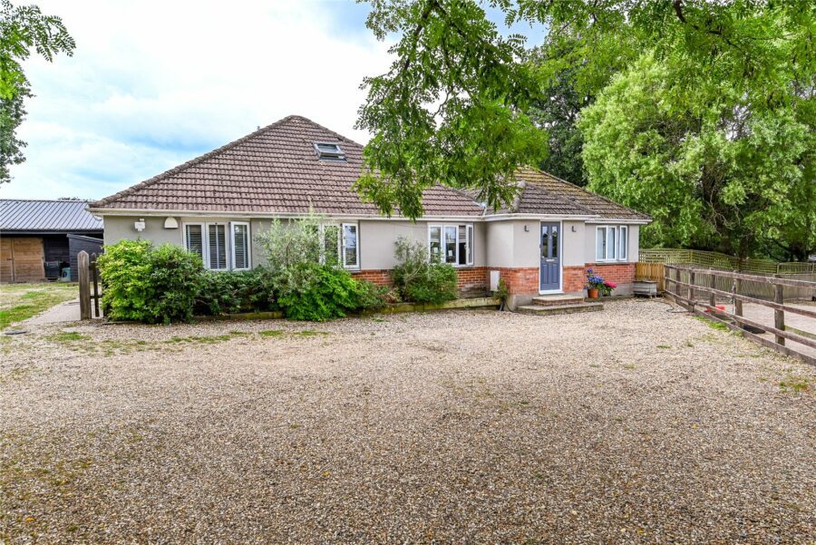 Wootton Road, Tiptoe, Lymington, Hampshire, SO41 6FU