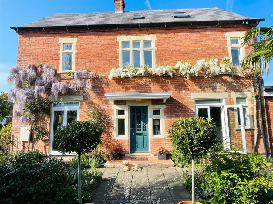 Southern Lane, Barton On Sea, New Milton, Hampshire, BH25 7JE