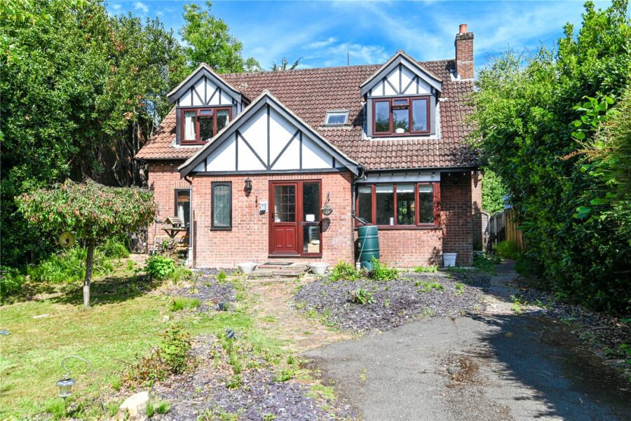 Oakwood Avenue, New Milton, Hampshire, BH25 5DY