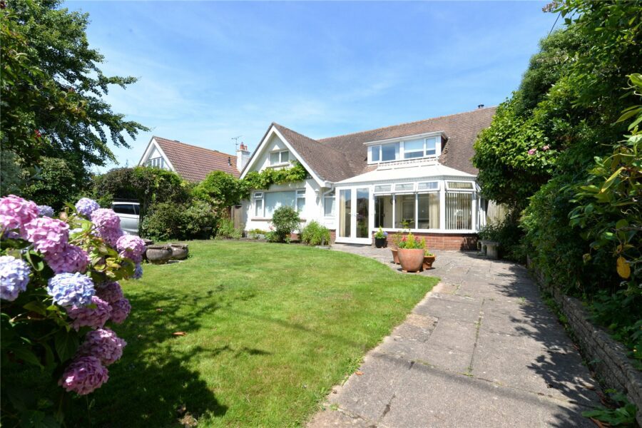 Barton Lane, Barton on Sea, New Milton, Hampshire, BH25 7PL