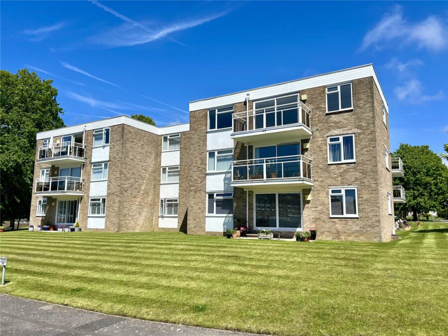 Earlsdon Way, Highcliffe On Sea, Christchurch, Dorset, BH23 5TB