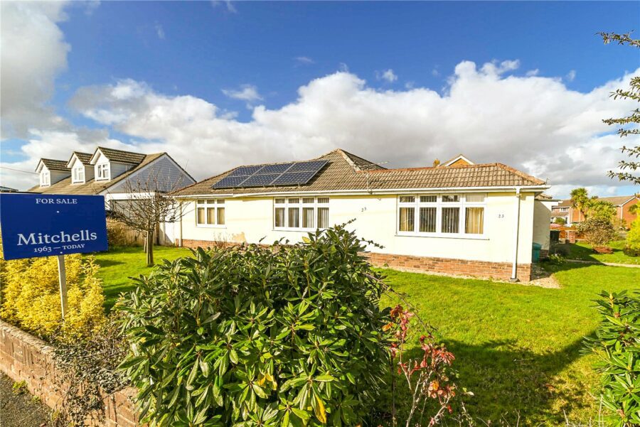 Wavendon Avenue, Barton on Sea, New Milton, Hampshire, BH25 7LR
