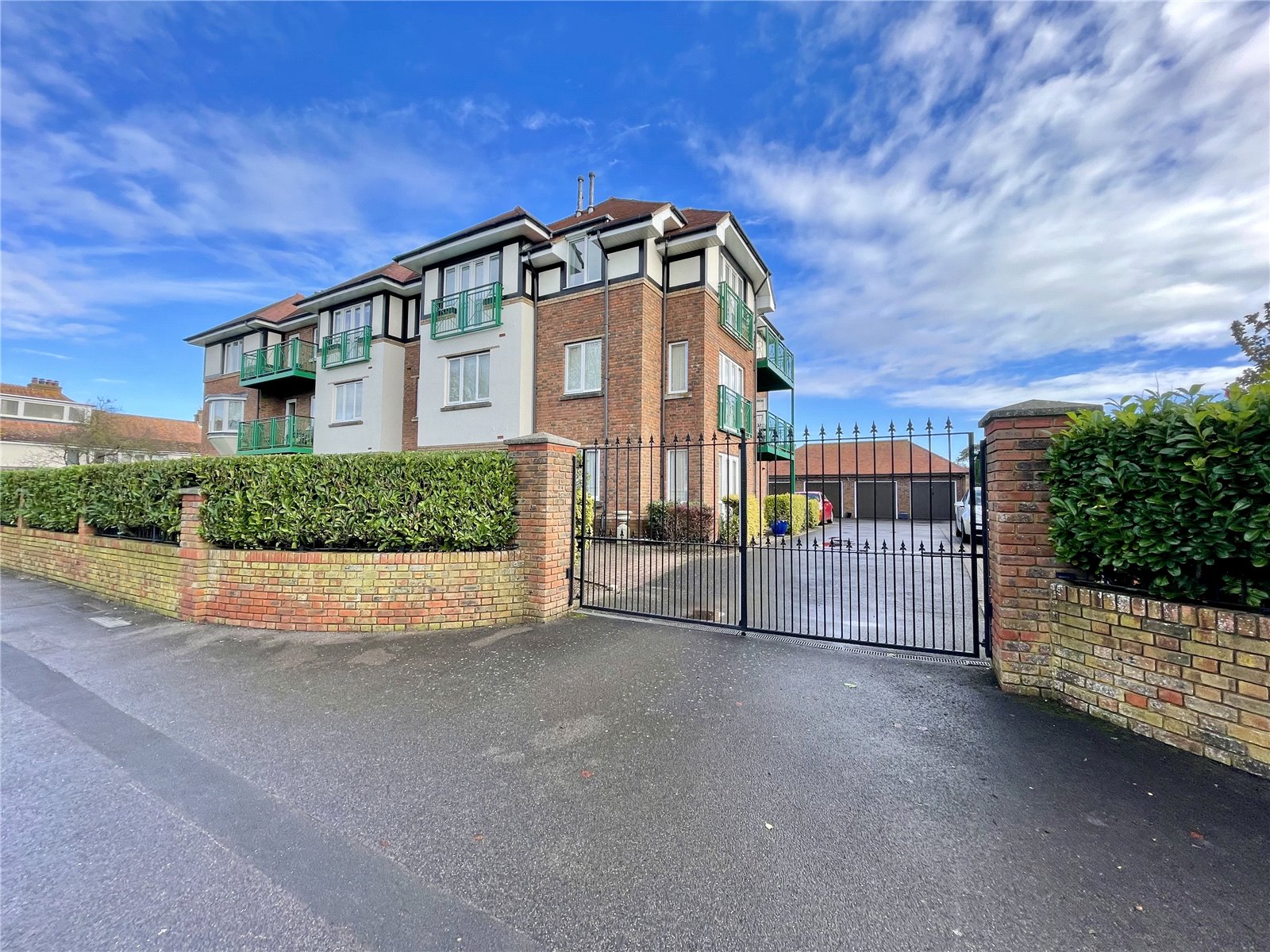 Stuart Road, Highcliffe On Sea, Christchurch, Dorset, BH23 5PP Mitchells Estate Agents