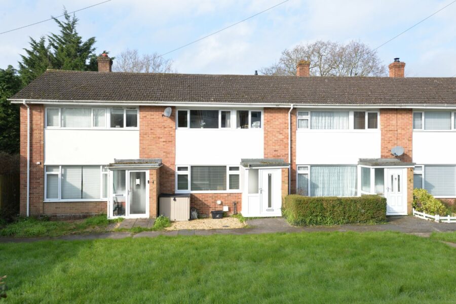 Woodvale Gardens, New Milton, Hampshire, BH25 5EE