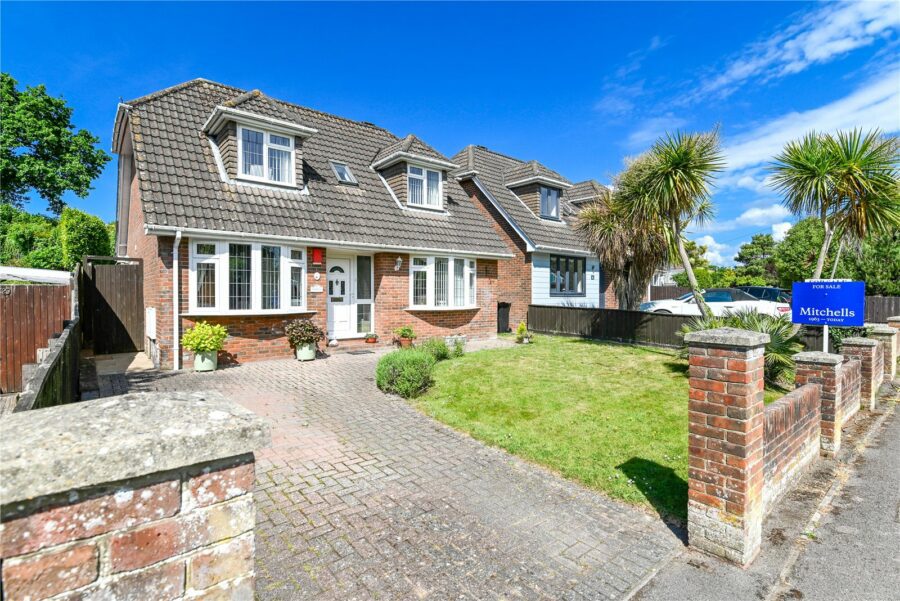Ferndale Road, New Milton, Hampshire, BH25 5EX