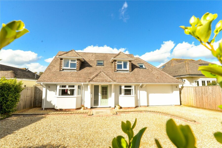 Solent Drive, Barton on Sea, New Milton, Hampshire, BH25 7AW