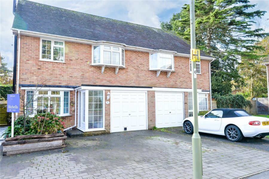 White Barn Crescent, Hordle, Lymington, Hampshire, SO41 0FY