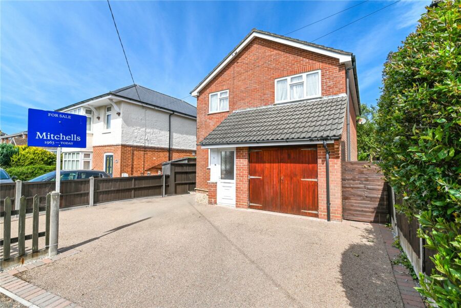 Albert Road, New Milton, Hampshire, BH25 6SP