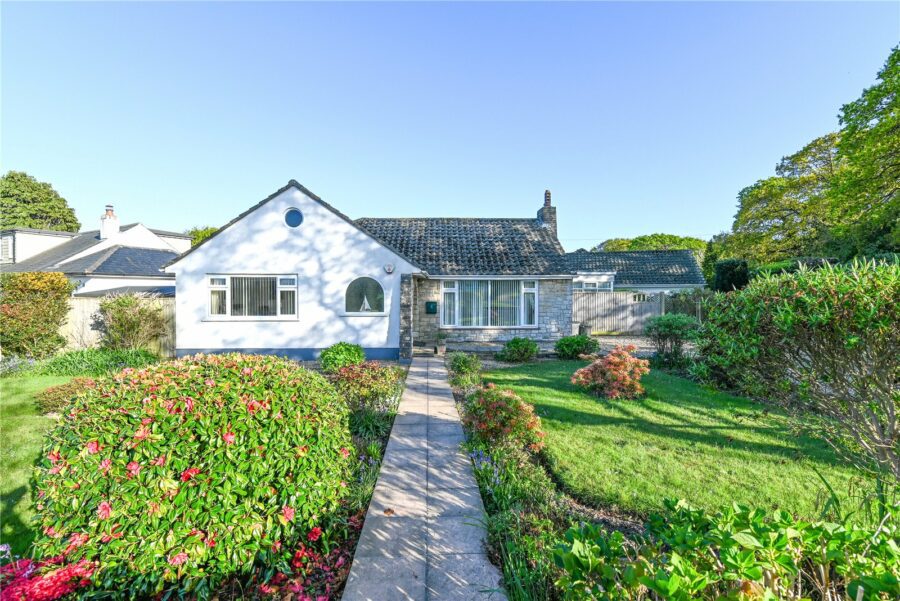 Dilly Lane, Barton on Sea, New Milton, Hampshire, BH25 7DH