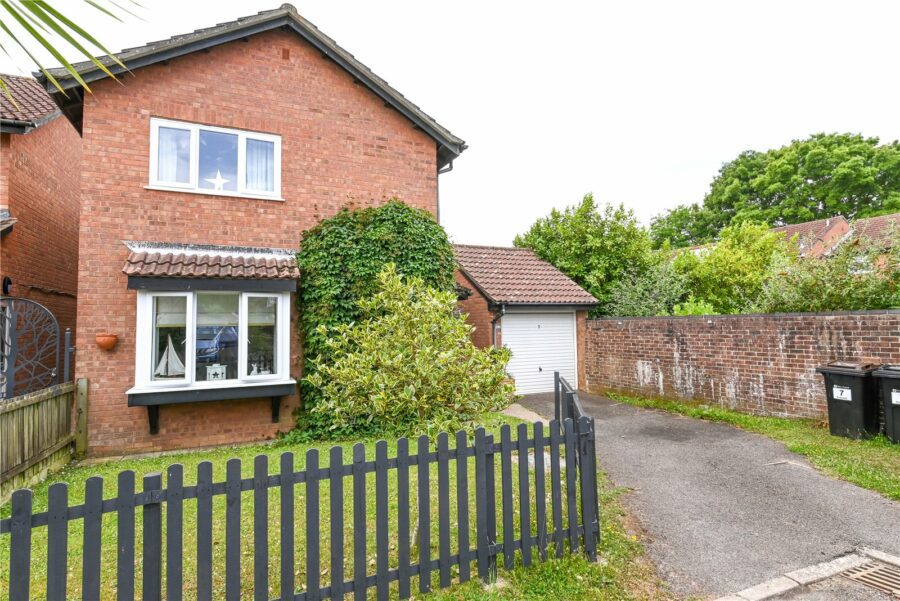 Foxcote Gardens, New Milton, Hampshire, BH25 5XD