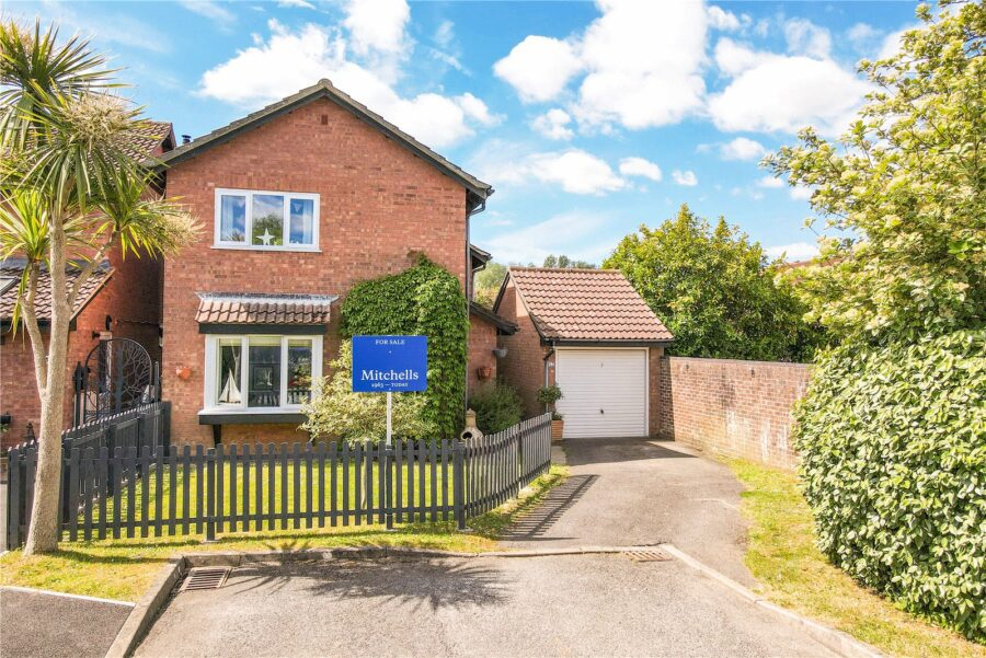 Foxcote Gardens, New Milton, Hampshire, BH25 5XD