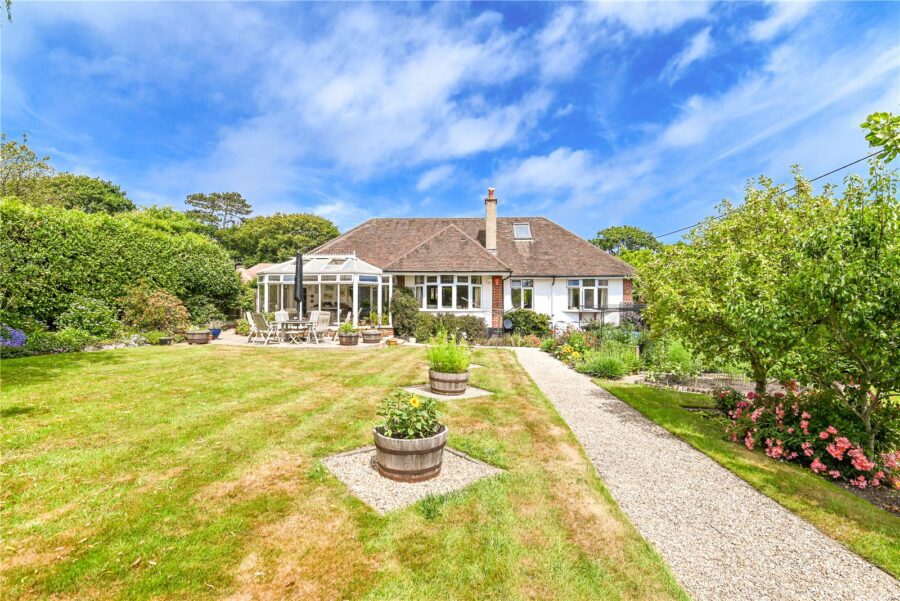 Highlands Road, Barton on Sea, New Milton, Hampshire, BH25 7BN