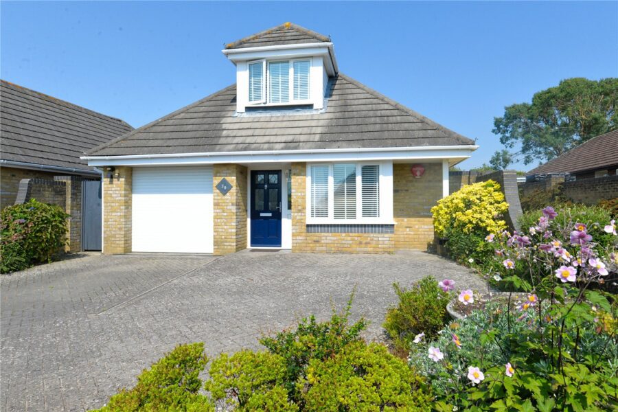 Lavender Road, Hordle, Lymington, Hampshire, SO41 0GF