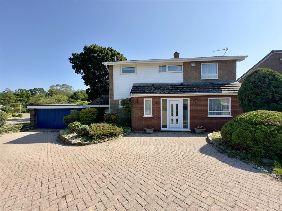 Preston Way, Highcliffe, Christchurch, Dorset, BH23 4QT