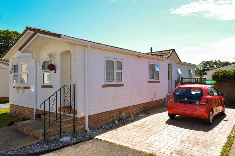 Knightcrest Park, Milford Road, Everton, Hampshire, SO41 0BA