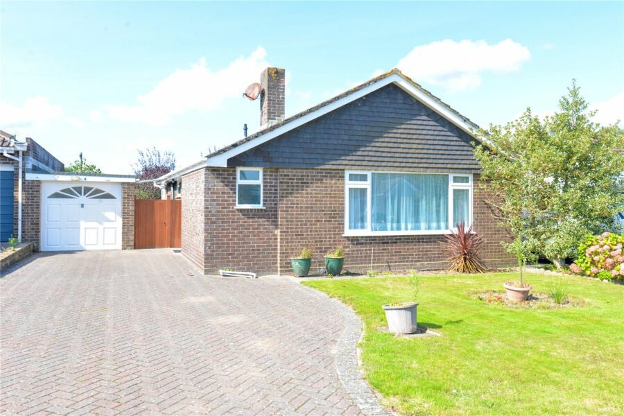 Penn Close, Barton on Sea, New Milton, Hampshire, BH25 7LE