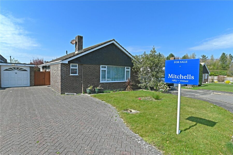 Penn Close, Barton on Sea, New Milton, Hampshire, BH25 7LE