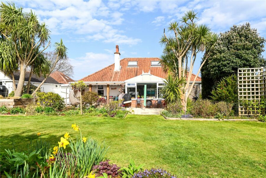 Manor Road, New Milton, Hampshire, BH25 5EJ