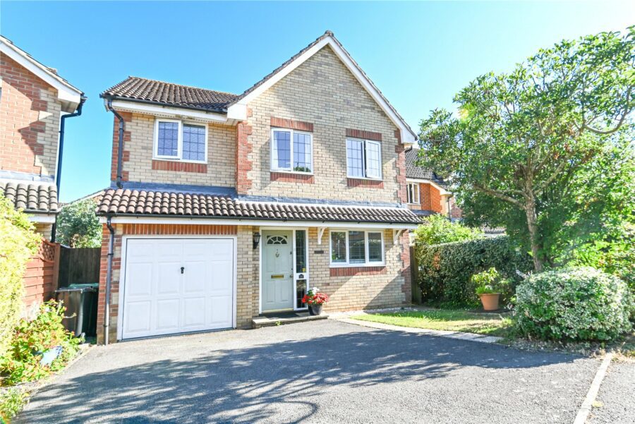 Forest Oak Drive, New Milton, Hampshire, BH25 5NT