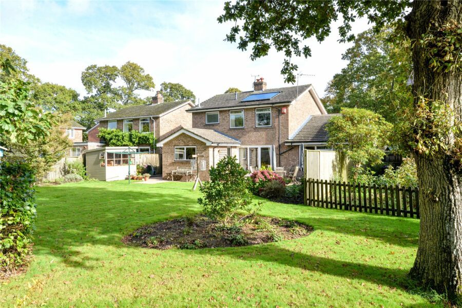 Grasmere Gardens, New Milton, Hampshire, BH25 5HZ