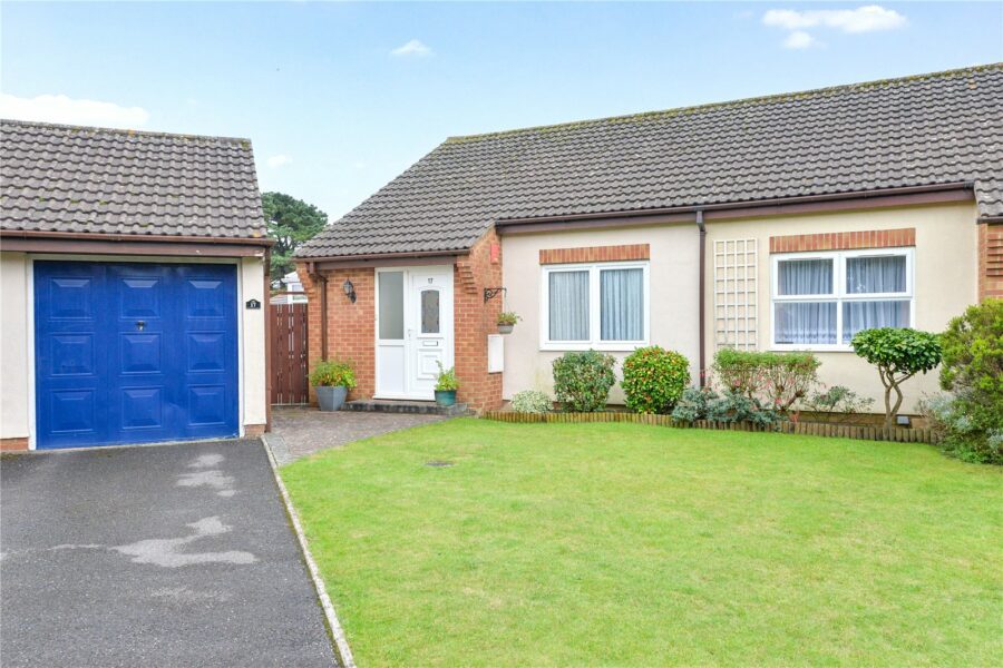 Ellingham Road, Barton On Sea, New Milton, Hampshire, BH25 7RB