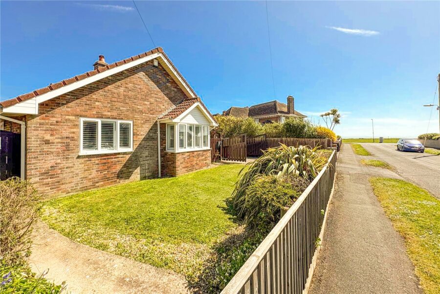 Cliffe Road, Barton on Sea, New Milton, Hampshire, BH25 7PA